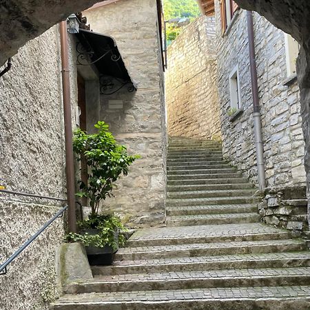Апартаменты Il Borghetto Di Торно Экстерьер фото